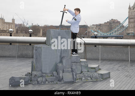 Cast frequentare il capretto che sarebbe stato re Photocall con: Louis Ashbourne Serkis dove: Londra, Regno Unito quando: 05 Feb 2019 Credit: Phil Lewis/WENN.com Foto Stock