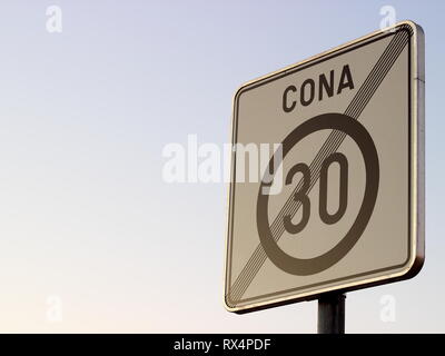 Il traffico su strada segno, fine spead zona limite di 30 km/h Foto Stock