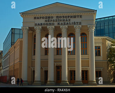 Vista anteriore su un teatro nazionale di Subotica, Serbia Foto Stock