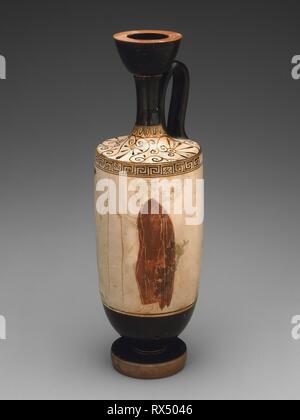 Lekythos (olio Jar). Greco; Atene; attribuita al Pittore di Achille. Data: 445 BC-440 BC. Dimensioni: H. 30,8 cm (12 1/8 in.); diam. 9,8 cm (3 7/8 in.). La terracotta decorata in bianco-tecnica di massa. Provenienza: Atene. Museo: Chicago Art Institute. Foto Stock