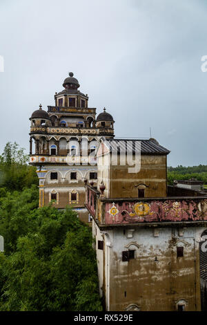 Lug 2017, del Kaiping, Cina. Ruishi Lou in del Kaiping Diaolou JinJiangLi Village, vicino a Guangzhou. Costruito da ricchi Overseas Chinese, queste case famiglia sono un Foto Stock