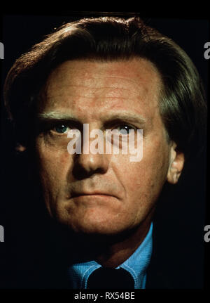 Michael Heseltine al 1985 Congresso del Partito conservatore, Blackpool Inghilterra. 1985 Wikipeadia: raggio di Michael Heseltine Dibdin, Baron Heseltine, CH, PC (nato il 21 marzo 1933) è un conservatore britannico politico e imprenditore. Dopo aver iniziato la sua carriera come sviluppatore di proprietà, divenne uno dei fondatori della casa editrice Haymarket. Heseltine è servito come un membro del Parlamento europeo dal 1966 al 2001, e fu una figura di spicco dei governi di Margaret Thatcher e di John Major, comprese che serve come Vice Primo Ministro sotto quest'ultimo. Heseltine è entrato il cabinet in 1979 come segretario di Foto Stock