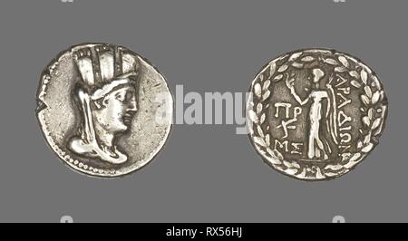 Tetradrachm (moneta) raffigurante la dea Tyche. Greco romana; Arados, Phoenicia. Data: 80 BC-79 BC. Dimensioni: diam. 2,8 cm; 13,49 g. Argento. Origine: Aradus. Museo: Chicago Art Institute. Autore: greco antico. Foto Stock