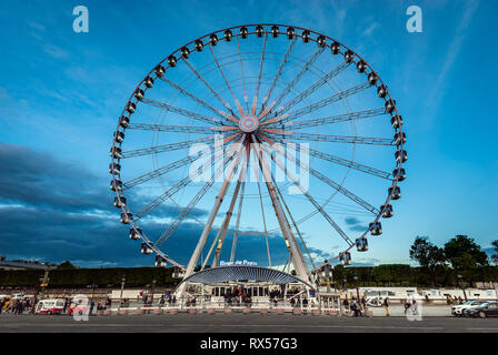 Ruota panoramica sulla Place de la Concorde a Parigi Foto Stock