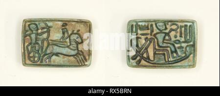 La placca: Re nel carro nemico spara/Re seduti in barca di Amon. Egiziano. Data: 1570 BC-1186 BC. Dimensioni: 1,6 × 1,3 × 0,6 cm (5/8 × 1/2 × 1/4 in.). In steatite. Provenienza: Egitto. Museo: Chicago Art Institute. Autore: antica egiziana. Foto Stock