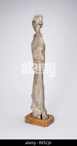 Operatore in piedi (Tomba figurina). Cina. Data: 399 BC-200 BC. Dimensioni: 49,1 × 10,3 × 6,1 cm (19 5/16 x 4 1/16 x 2 3/8 in.). Legno con tracce di pigmenti policromi. Provenienza: Cina. Museo: Chicago Art Institute. Foto Stock