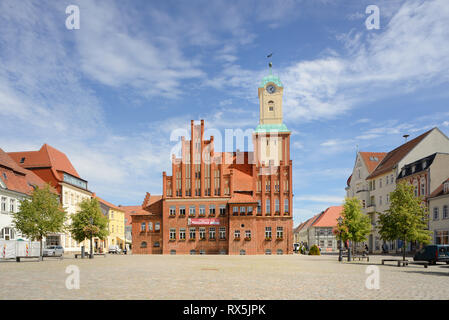 Il municipio e la piazza del mercato, Wittstock, Wittstock an der Dosse, Brandeburgo, Germania Foto Stock