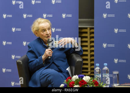 Varsavia, Mazowieckie, Polonia. 8 Mar, 2019. Madeleine Albright visto parlare durante l'incontro aperto presso l'Università di Varsavia.Il venerdì presso l'Università di Varsavia, un incontro aperto con Madeleine Albright ha avuto luogo nella sala della ex Biblioteca universitaria. La sua visita all'Università di Varsavia è collegato con lo scorso anno di edizione della versione in lingua polacca del suo libro intitolato "Fascismo: un messaggio di avvertenza.''.Madeleine Albright era il segretario di stato in noi nel 1997-2001. Lei è stata la prima donna in questa posizione negli Stati Uniti. In 1993, il presidente Clinton ha nominato lei al po Foto Stock