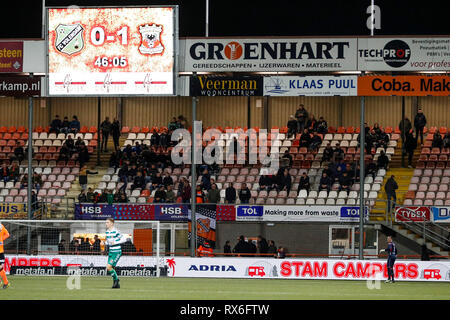 VOLENDAM , 08-03-2019 , Kras Stadion , olandese , calcio Keuken Kampioen Divisie , Stagione 2018 / 2019. Spazi vuoti nelle gabbie durante il match Volendam vs andare avanti aquile Foto Stock