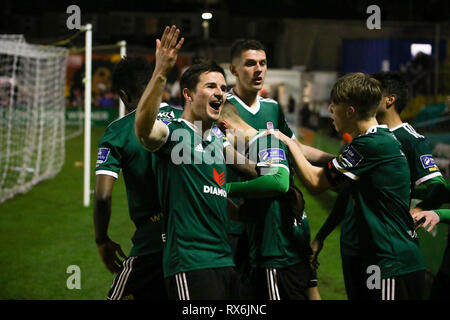 Dublino Repubblica di Irlanda. 08 Mar, 2019. CIARAN COLL di Derry City FC i gesti per la Derry supporto durante il Airtricity League fixture tra bohemienne FC & Derry City FC a Dalymount Park, Dublin Credit: Kevin Moore/MCI/Alamy Live News Foto Stock