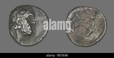 Hemidrachm (moneta) raffigurante il dio Zeus Amarios. Greco. Data: 222 BC-146 BC. Dimensioni: diam. 1,5 cm; 2.39 g. Argento. Origine: Grecia antica. Museo: Chicago Art Institute. Foto Stock