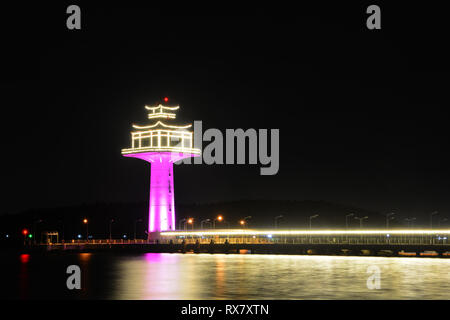 Faro di cinese SiChang isola nella notte Foto Stock