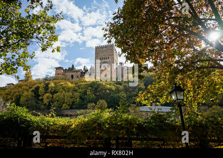 Viste della Alhambra di Granada dal Albaic quartiere n Foto Stock