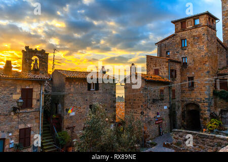 Vista del lago di Bolsena borgo medievale Foto Stock