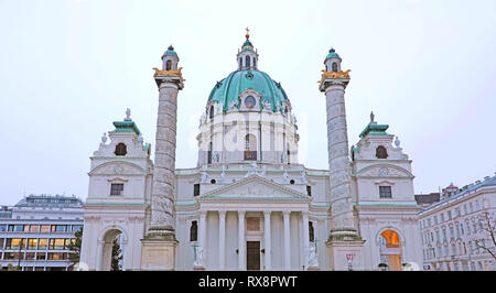 San Carlo, la Chiesa (Karlskirche) a Vienna, in Austria Foto Stock