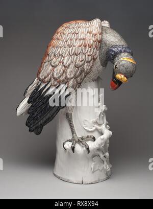 King Vulture. Porcellana di Meissen Manufactory; Germania, fondata 1710; modellata da Johann Joachim Kändler; Tedesco, 1706-1775. Data: 1734. Dimensioni: 58 × 43 cm (22,8 × 16,9 in.). Disco di pasta di porcellana, smalti policromi. Origine: Germania. Museo: Chicago Art Institute. Foto Stock