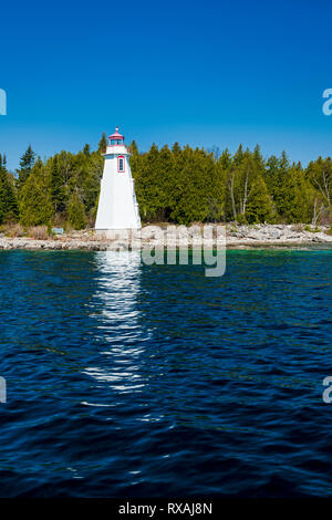 Faro (1885) presso la grande vasca Harbour, Fathom cinque National Marine Park, Tobermory, Ontario, Canada Foto Stock