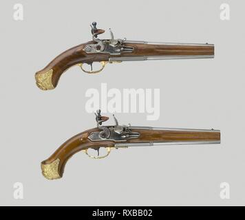 Coppia di Double-Barrel Flintlock Pistols. Tedesco, Sassonia. Data: 1720-1740. Dimensioni: L. 38,7 cm (15 1/4 poll.) canna L. 22,8 cm (9 in.), WT. 1 lb. 15 oz. Calibro .45. Acciaio, bronzo dorato. Origine: Sassonia. Museo: Chicago Art Institute. Foto Stock