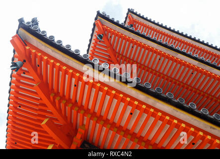 Kyoto, Giappone - 15 OTT 2018: pagoda storico tempio di Kiyomizu-dera tempio quartiere a Kyoto, Giappone. Foto Stock