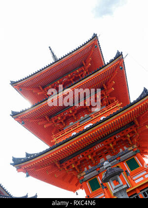 Kyoto, Giappone - 15 OTT 2018: pagoda storico tempio di Kiyomizu-dera tempio quartiere a Kyoto, Giappone. Foto Stock