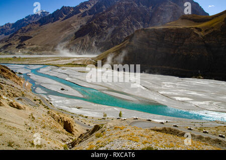 Vista del fiume Spiti, visti vicino al monastero di Dhankar. Foto Stock