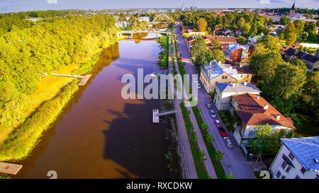 La bella vista della città di Tartu in Estonia. Gli edifici ponti e laghi può essere visto nella città Foto Stock