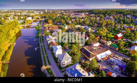 La bella vista della città di Tartu in Estonia. Gli edifici ponti e laghi può essere visto nella città Foto Stock