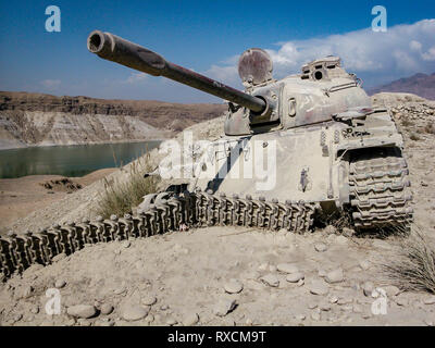 Distrutto serbatoio sovietica sulla Jalalabad Road, Afghanistan Foto Stock