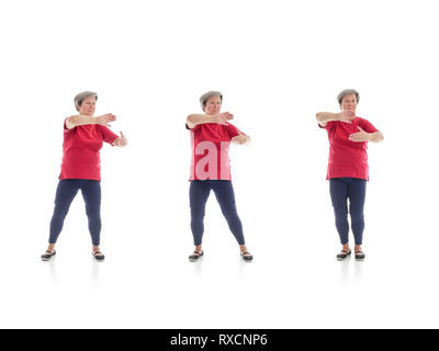 Serie di basic Tai chi forme eseguite da donna più anziana shot su sfondo bianco Foto Stock