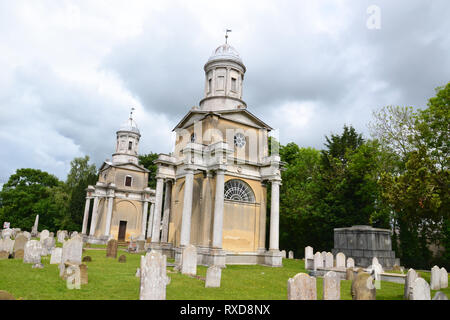 Mistley Towers, Mistley, Essex. Due porticati torri classica, che sorgeva in corrispondenza di ciascuna estremità di una grandiosa Chiesa georgiana, progettato da Robert Adam 1776 Foto Stock