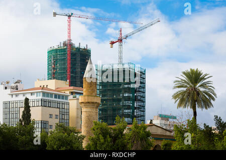 Bellissima architettura antica piena di arte di strada cipriota di Nicosia. Paesaggio urbano prese sulla isola di Cipro. Foto Stock