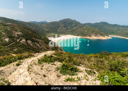 Splendida vista della lunga spiaggia Ke nella penisola Saikung in Nuovi Territori di Hong Kong in Cina in una giornata di sole Foto Stock