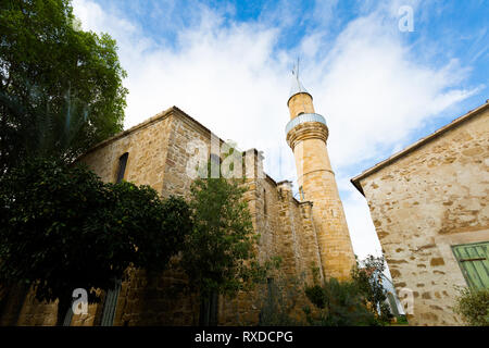 Bellissima architettura antica piena di arte di strada cipriota di Nicosia. Paesaggio urbano prese sulla isola di Cipro. Foto Stock