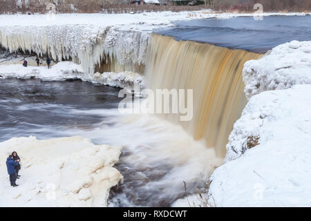 Belle cascate gelate in inverno. Jagala, dell'Estonia, dell'Europa orientale. Foto Stock