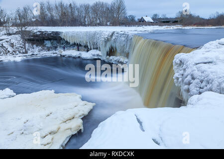Belle cascate gelate in inverno. Jagala, dell'Estonia, dell'Europa orientale. Foto Stock