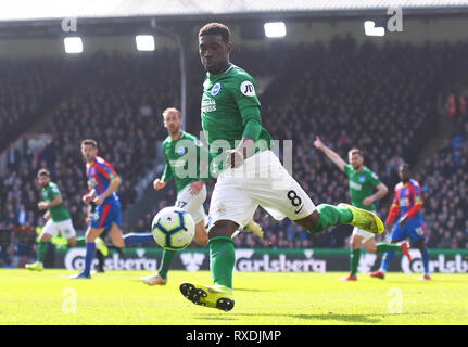 Londra, Regno Unito. 9 Mar, 2019. Yves Bissouma di Brighton nella foto durante il 2018/19 Premier League tra Crystal Palace FC e Brighton & Hove Albion a Selhurst Park. Solo uso editoriale, è richiesta una licenza per uso commerciale. Nessun uso in scommesse, giochi o un singolo giocatore/club/league pubblicazione. Credito: Sandu Iftode/Alamy Live News Foto Stock