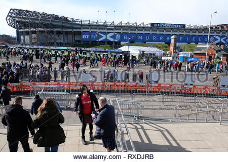 Edimburgo, Scozia, Regno Unito. . Il 9 marzo 2019. Scozia v Galles Sei Nazioni di Rugby internazionale match pre costruire al di fuori di Murrayfield Stadium. Credito: Craig Brown/Alamy Live News Foto Stock