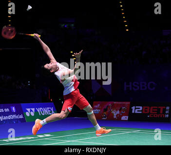 Arena Birmingham, Birmingham, Regno Unito. 9 Mar, 2019. Overgrip Yonex tutti Inghilterra aprire Badminton campionati, giorno 4; mens singles match, Kento MOMOTA del Giappone versus NG Ka lunga Angus di Hong Kong; Kento MOMOTA del Giappone si libera per il retro della corte Credito: Azione Sport Plus/Alamy Live News Foto Stock