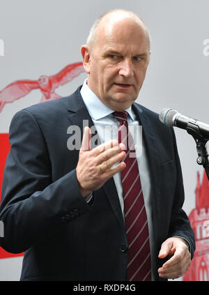 Potsdam, Germania. 09Mar, 2019.: Dietmar Woidke, SPD Presidente e Ministro presidente del Land di Brandeburgo, presenta il DOCUP del programma elettorale per il 2019 alle elezioni statali. Foto: Bernd Settnik/dpa-Zentralbild dpa/credito: dpa picture alliance/Alamy Live News Foto Stock