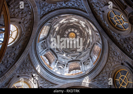 Torino, Italia, 09 marzo, 2019. Foto LaPresse/Nicol&#xf2; campo il 3/9/2019 Torino (Italia) Cronaca Settimana dei Musei, l'iniziativa promossa dal Ministero per i Beni e le attività&#xe0; culturali prevede l'ingresso gratuito a tutti i musei statali dal 5 al 10 marzo Nella foto: la Cappella della Sindone Foto LaPresse/Nicol&#xf2; campo Marzo 9, 2019 Torino (Italia) News Settimana di musei, l'iniziativa promossa dal Ministero per i Beni e le Attività Culturali offre ingresso gratuito a tutti i musei statali dal 5 al 10 marzo nella foto: la Cappella della Santa Sindone Credito: LaPresse/Alam Foto Stock