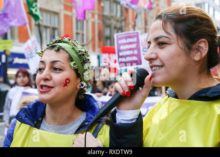 Londra, Regno Unito. 9 Mar, 2019. Migliaia di donne sono visti prendendo parte alla undicesimo anniversario di milioni di donne salire contro di genere la violenza nel centro di Londra. Quest anno il tema è "mai dimenticato", in solidarietà con le donne che hanno subito violenze e nella memoria di coloro che sono stati uccisi. Credito: Dinendra Haria/Alamy Live News Foto Stock