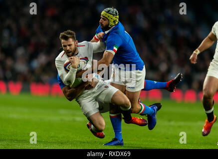 Twickenham, Londra, Regno Unito. Il 9 marzo 2019. 09/03/2019 Elliot Daly di Inghilterra e Angelo Esposito dell Italia durante il Guinness 6 Nazioni match tra Inghilterra e Italia a Twickenham Stadium. Credit:Paul Harding/Alamy Live News Foto Stock