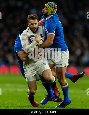 Twickenham, Londra, Regno Unito. Il 9 marzo 2019. 09/03/2019 Elliot Daly di Inghilterra e Angelo Esposito dell Italia durante il Guinness 6 Nazioni match tra Inghilterra e Italia a Twickenham Stadium. Credit:Paul Harding/Alamy Live News Foto Stock