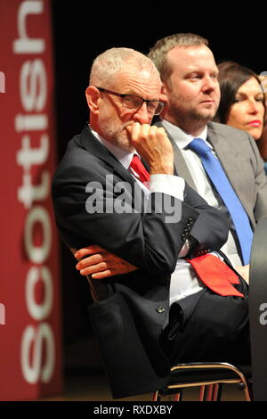 Dundee, Scotland, Regno Unito. 9 Mar, 2019. Scottish leader laburista - Richard Leonard conferenza degli indirizzi con il suo discorso. ( Nella foto a sinistra è Jeremy Corbyn MP) Credito: Colin Fisher/Alamy Live News Foto Stock