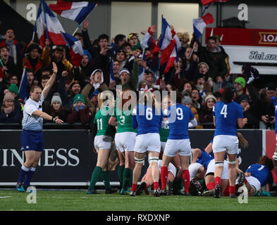 Energia Park, Dublin, Irlanda. 9 Mar, 2019. Womens Sei Nazioni di rugby, Irlanda contro la Francia; arbitro Ian Tempest awards il cercare di Francia Credit: Azione Plus sport/Alamy Live News Foto Stock