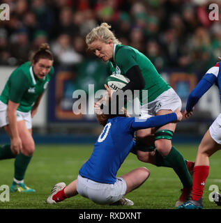 Energia Park, Dublin, Irlanda. 9 Mar, 2019. Womens Sei Nazioni di rugby, Irlanda contro la Francia; Pauline Bourdon (Francia) affronta Claire Molloy (Irlanda) Credito: Azione Sport Plus/Alamy Live News Foto Stock