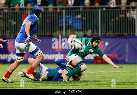 Energia Park, Dublin, Irlanda. 9 Mar, 2019. Womens Sei Nazioni di rugby, Irlanda contro la Francia; Ciara Griffin (c) dell'Irlanda è affrontato nel centrocampo Credito: Azione Sport Plus/Alamy Live News Foto Stock