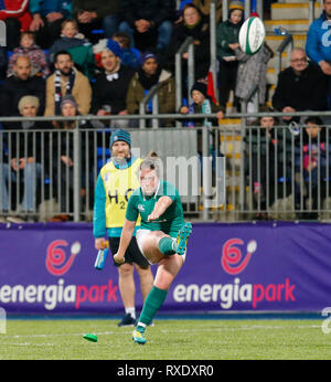 Energia Park, Dublin, Irlanda. 9 Mar, 2019. Womens Sei Nazioni di rugby, Irlanda contro la Francia; Nicole Fowley dell Irlanda converte il provare a credito: Azione Sport Plus/Alamy Live News Foto Stock