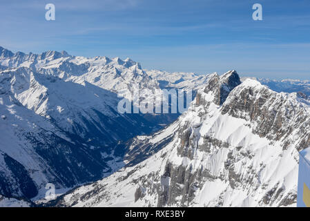 Paesaggio invernale vista dal Monte Titlis su Engelberg alle alpi svizzere Foto Stock