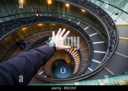 Vaticano - Il Mese di Novembre 2018: scale a spirale dei Musei Vaticani in Vaticano, Italia Foto Stock